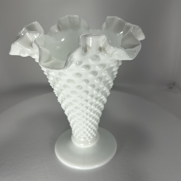 Vintage Milk Glass Hobnail Vase - Picture 16 of 17